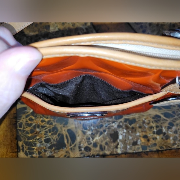 Coach patent leather crossbody/shoulder bag - Picture 16 of 16